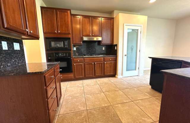 Gated Community Stunner Ready to be Called Home Gallery 3