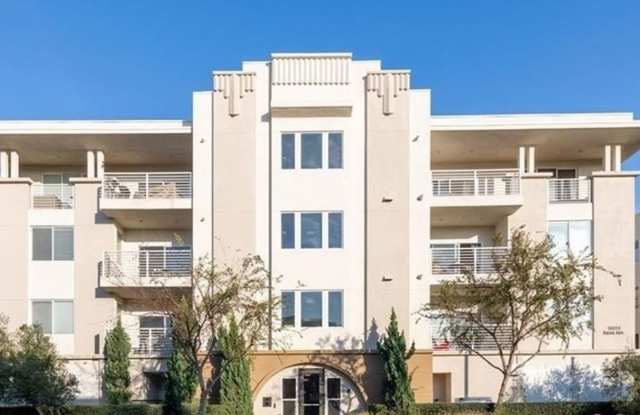 2 Bedroom Single Level in the South Bay 360 Community! - 13024 Union Avenue, Hawthorne, CA 90250