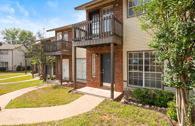 RIVER CROSSING TOWNHOME - 2BD -2.5BA - GREENBELT VIEW - WASHER/DRYER - RESERVED PARKING photos photos