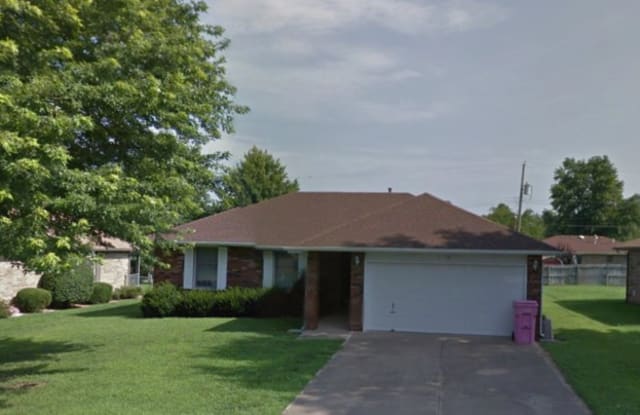 1139 West Whiteside Street - 1139 West Whiteside Street, Springfield, MO 65807