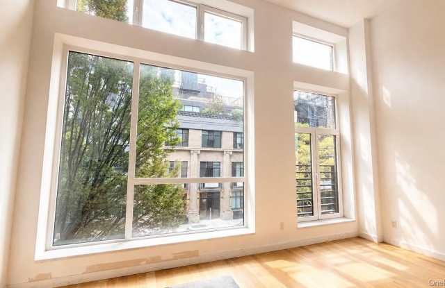 138 Huron Street Gallery 2