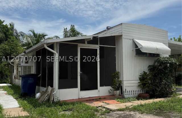 700 SW 8 Ave Gallery 2