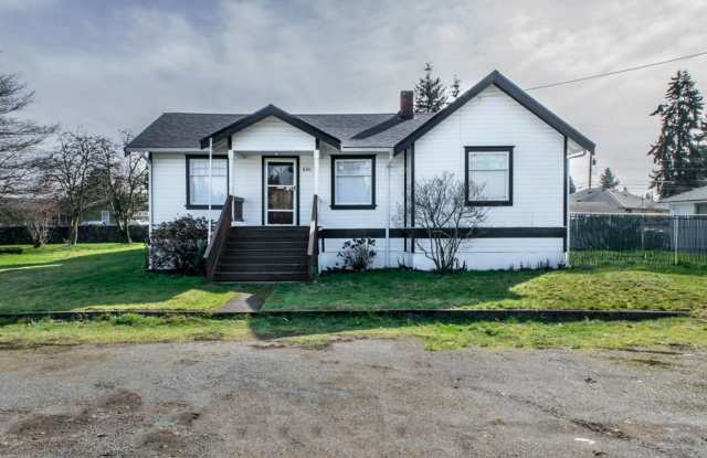 Lovely 3bd Home W/ Fully Fenced Backyard  Finished Basement! photos photos