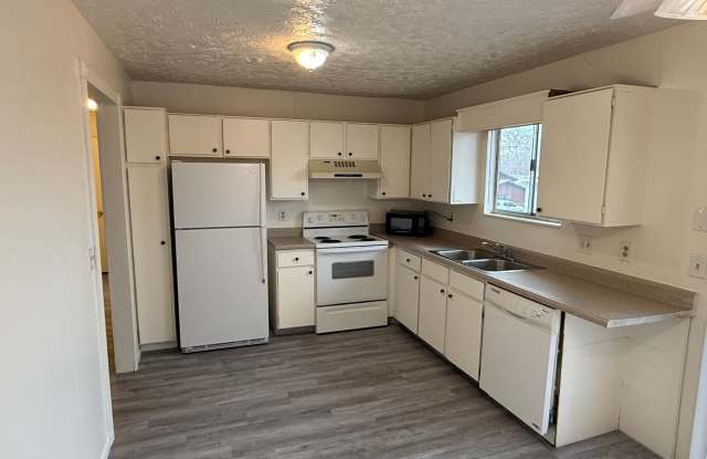 Single-Family Home In West Valley--Includes Fenced Yard! photos photos