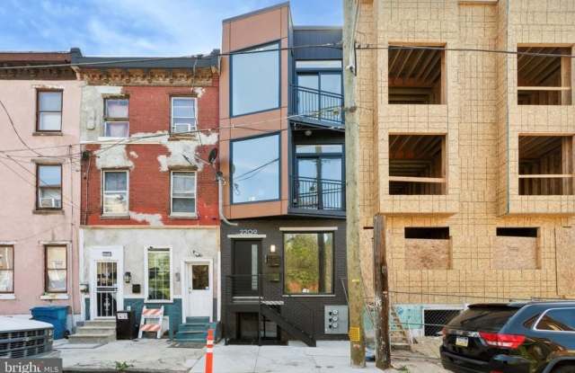 2209 N FRANKLIN STREET Gallery 2