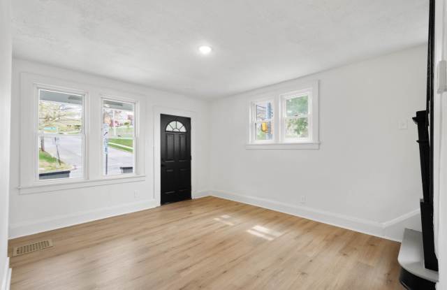 AVAILABLE AUGUST 22ND! UPDATED 2-Bedroom END UNIT in Dormont! photos photos