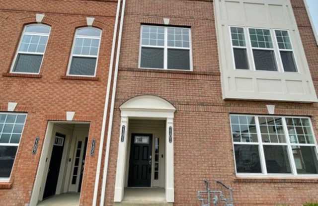 SPACIOUS LUXURY CONDO IN WESTVIEW SOUTH FREDERICK - 7103 Delegate Place, Ballenger Creek, MD 21703