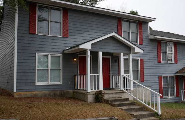 Town home for rent - near Hospital and Douglas Byrd School Districts - 941 Odom Drive, Fayetteville, NC 28304