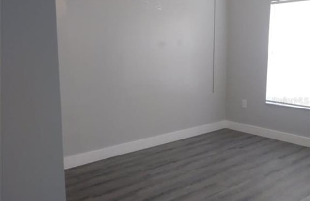 6902 FOREST AVENUE Gallery 3