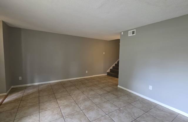 2087 Saint James Dr Gallery 3