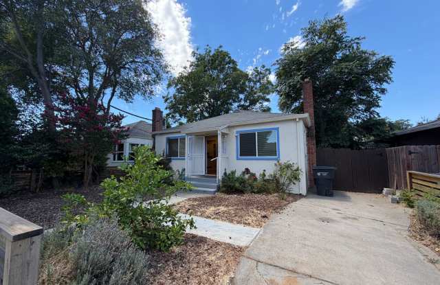 4 bedroom | 2 bathroom | Single family home in Tahoe Park photos photos