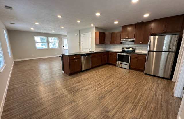 924 Dayton SW- Central air, Laundry, Lawn service included! FREE OCTOBER RENT Gallery 4