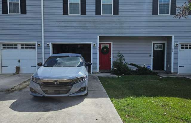 Spacious  Well Maintained Townhouse! photos photos