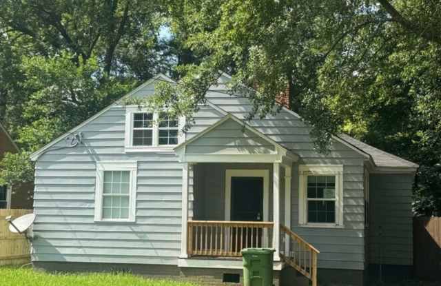 Charming 3 Bed, 1 Bath Single Family Home in Montgomery - $1000/mo - 2219 Locust Street, Montgomery, AL 36107