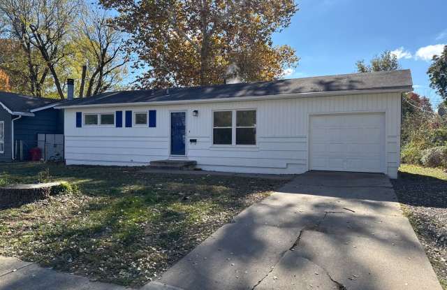 3 Bedrooms! New kitchen! Unfinished Basement! $1095! - 1336 West Broadmoor Street, Springfield, MO 65807