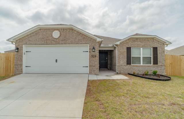 Like New 4-bedroom 2 bath Home in Lowell!!  Fenced Yard! Gallery 3