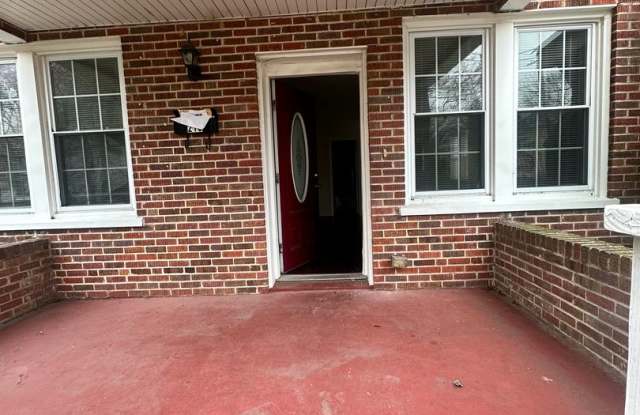 Three Bedroom Condo - Centrally Located Suffolk! photos photos