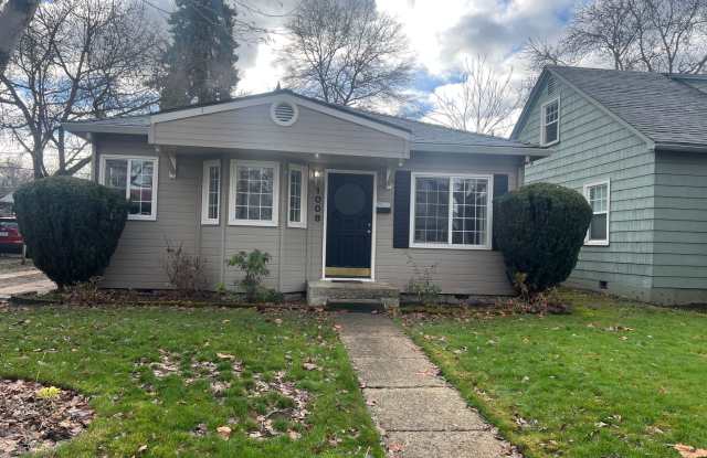Affordable, Adorable Medford Home!! - 1008 Queen Anne Avenue, Medford, OR 97504 Affordable, Adorable Medford Home!! - 1008 Queen Anne Avenue, Medford, OR 97504