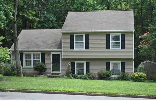 4 BR/ 2 BA Spacious Glen Allen Tri-level. Available 12/15! photos photos