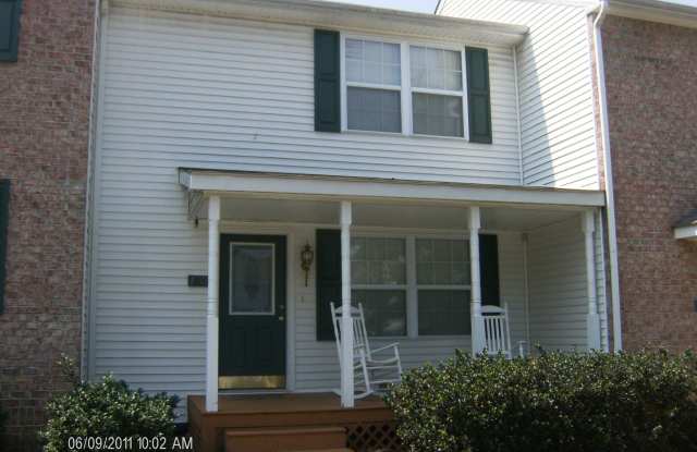 2 Bedroom 1.5 Bath Townhouse Gallery 1