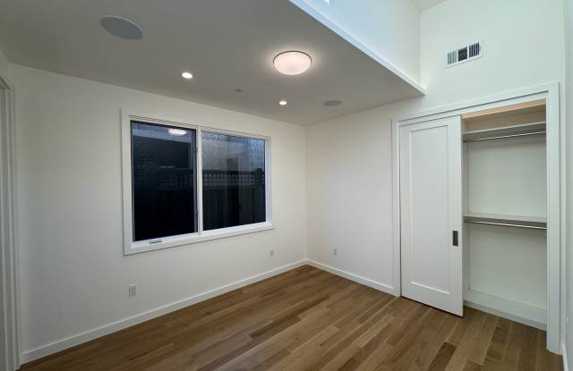 511 Carmel Circle, Unit B Gallery 3