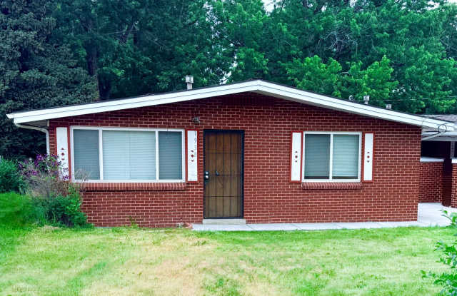 Spacious 2 Bedroom Lakewood Duplex photos photos