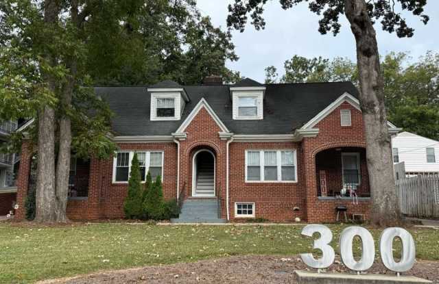 300 Forrest Avenue unit: B - 300 Forrest Avenue, Gainesville, GA 30501 300 Forrest Avenue unit: B - 300 Forrest Avenue, Gainesville, GA 30501