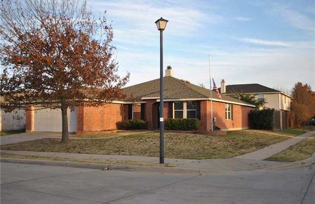 300 Daisy Lane Gallery 2
