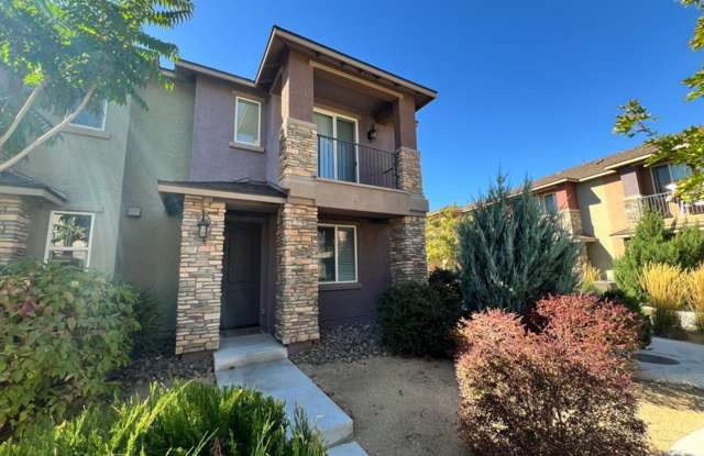 <b>Three Bedroom Two Story Townhome near Virginia Lake<br><br> Gallery 3