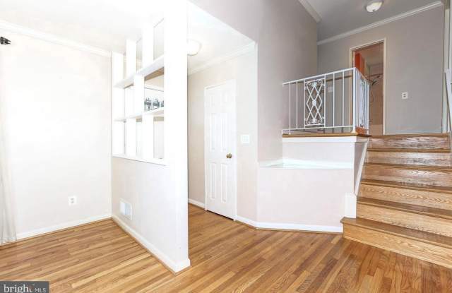 5808 GREENTREE Road Gallery 3