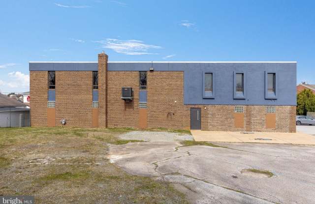 2207 SAINT JAMES CHURCH Road Gallery 4