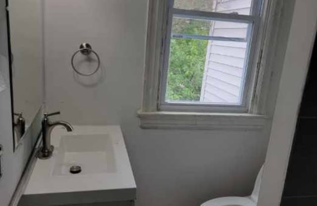 915 L Street Northeast Gallery 4