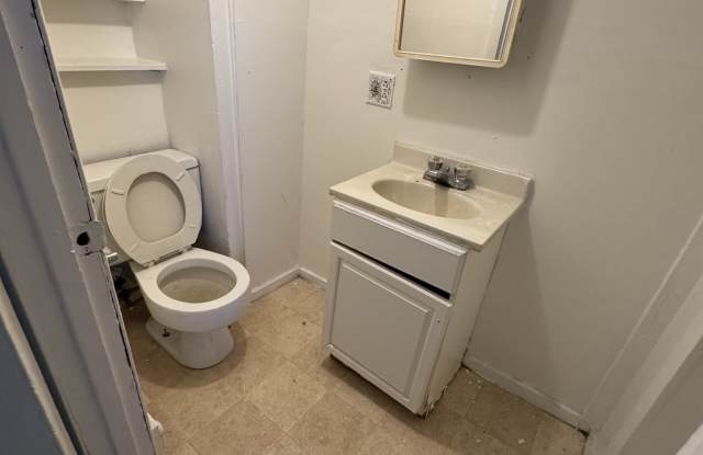 2036 West Lincoln Avenue - A Gallery 3
