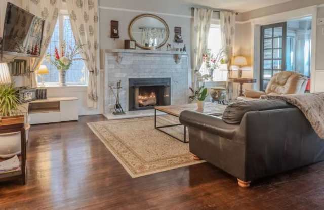 7626 North Greenview Ave. photos photos