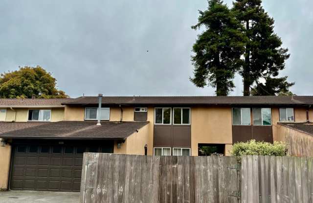 3 Bed 1.5 Bath Townhouse Gallery 1