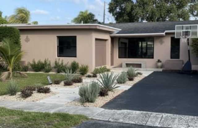 10691 Northwest 28th Street photos photos