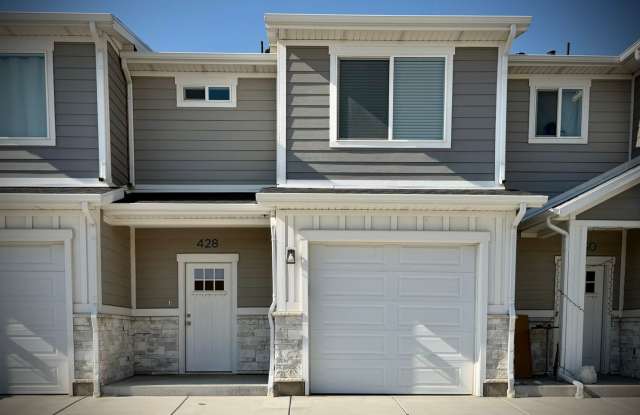 Nearly New Townhome Gallery 1
