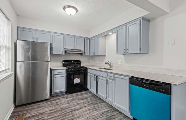 Summer Special! Updated 3BR Townhome with Basement + $250 Off First Month’s Rent photos photos