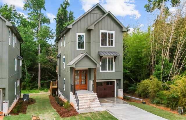 160 S Leak Street Gallery 4