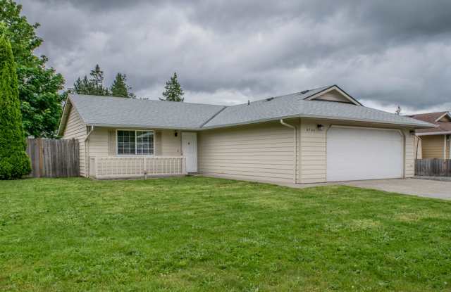 **Move-In Special**3 bed 2 bath rambler w/ 2 car garage & fully fenced backyard! photos photos