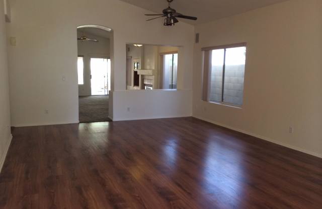 4636 E Michelle Drive Gallery 2