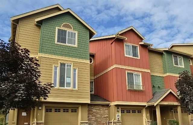 Well maintained 3bd Townhome Gallery 1