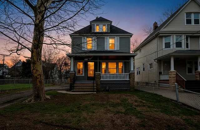 651 E 115th St photos photos