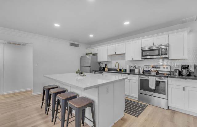 Modern 4BR Scottsdale Home w/ Guest Suite, EV Charger, Huge Backyard & Splash Pad photos photos
