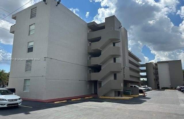854 NW 87th Ave - 854 Northwest 87th Avenue, Fountainebleau, FL 33172