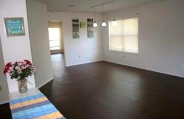 1801  WOODLAND DR Gallery 3