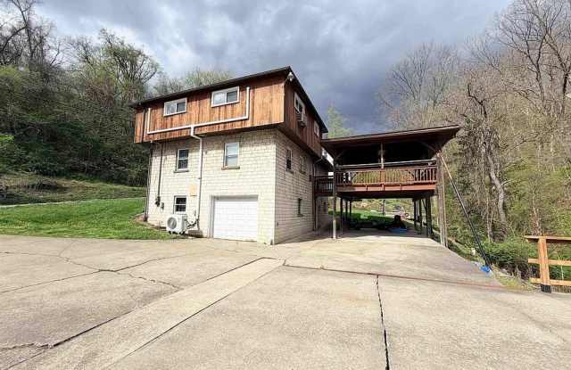 Large 4 Bedroom Home Near WVU, Hospitals & Downtown Morgantown photos photos