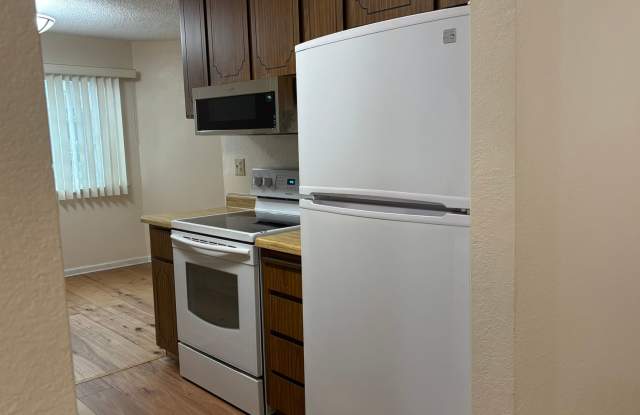 Spacious 3 bed/2 bath condo in Desirable Valley Crest photos photos