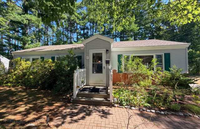 Quaint 3 Bed 2 Bath Gallery 4