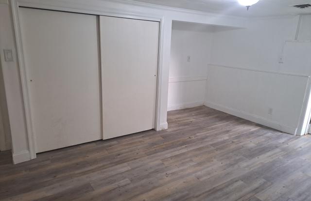 746 Rio Rd - Apt B Gallery 2